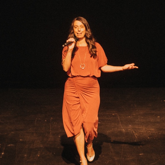 Meet your Posher, Julia - Picture 1 of 1